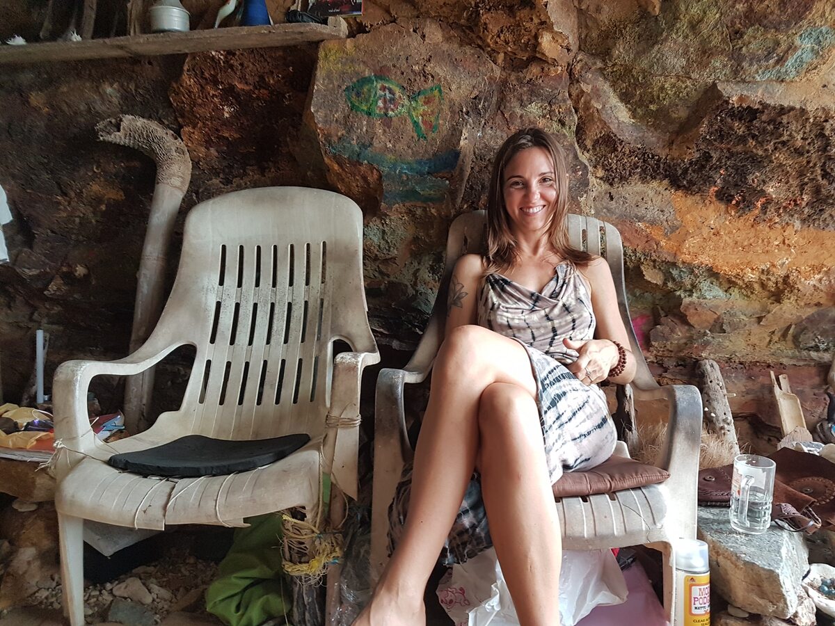 Jedna z turystek odwiedzających „Jaskiniowca” 