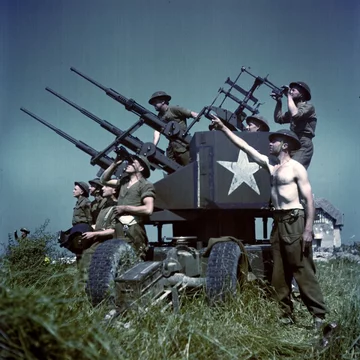 Kanadyjska obsługa działka przeciwlotniczego (czerwiec 1944  r.) 