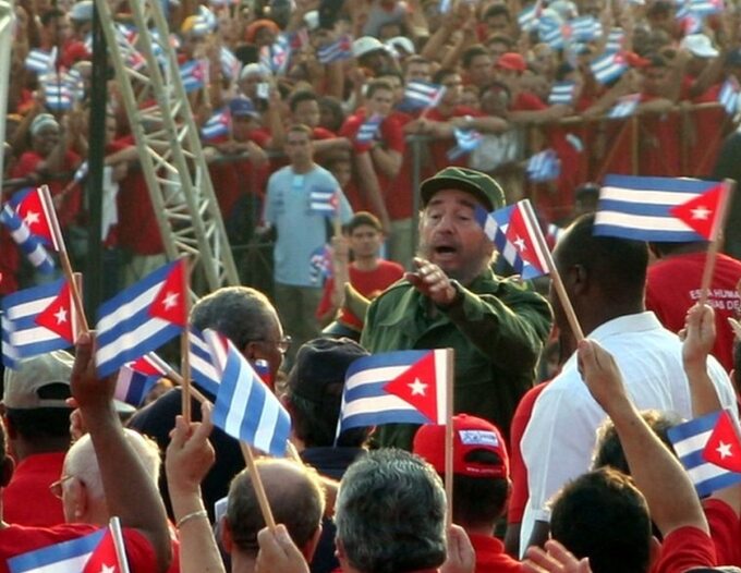 Castro w czasie obchodów pierwszomajowych w 2005 roku (fot. Volker Hüttig, o
