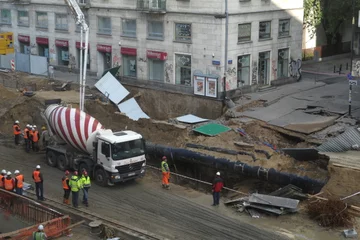 Do wypadku doszło w okolicach stacji metra Świętokrzyska(fot. PAP/Grzegorz Jakubowski)