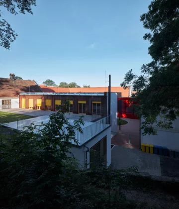 Podstawówka w dawnej plebanii, projekt Public Atelier oraz FUUZE Linka, szkoła, plebania