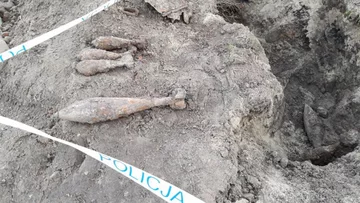 Niewybuchy na boisku w Jarosławiu 
