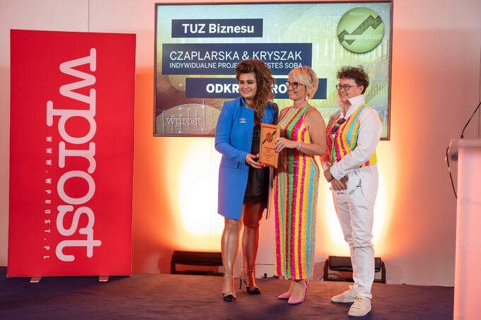 Założycielki marki Czaplarska&kryszak, oraz wręczająca nagrodę Marlena Wronkowska, Dyrektor projektów biznesowych PMPG Polskie Media SA
