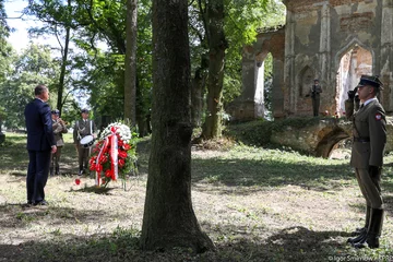 Cmentarz Rzymskokatolicki w Ołyce - miejsce bezimiennego pochówku w zbiorowej mogile zamordowanych Polaków 