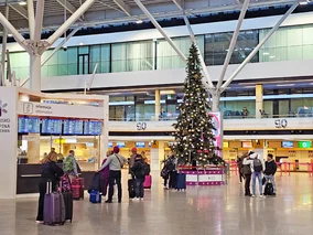 Miniatura: Zima uderzyła w podróżnych. Samoloty...