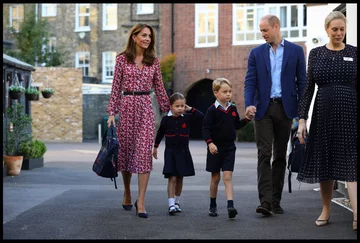 Księżniczka Charlotte, książę George oraz ich rodzice Kate i William 