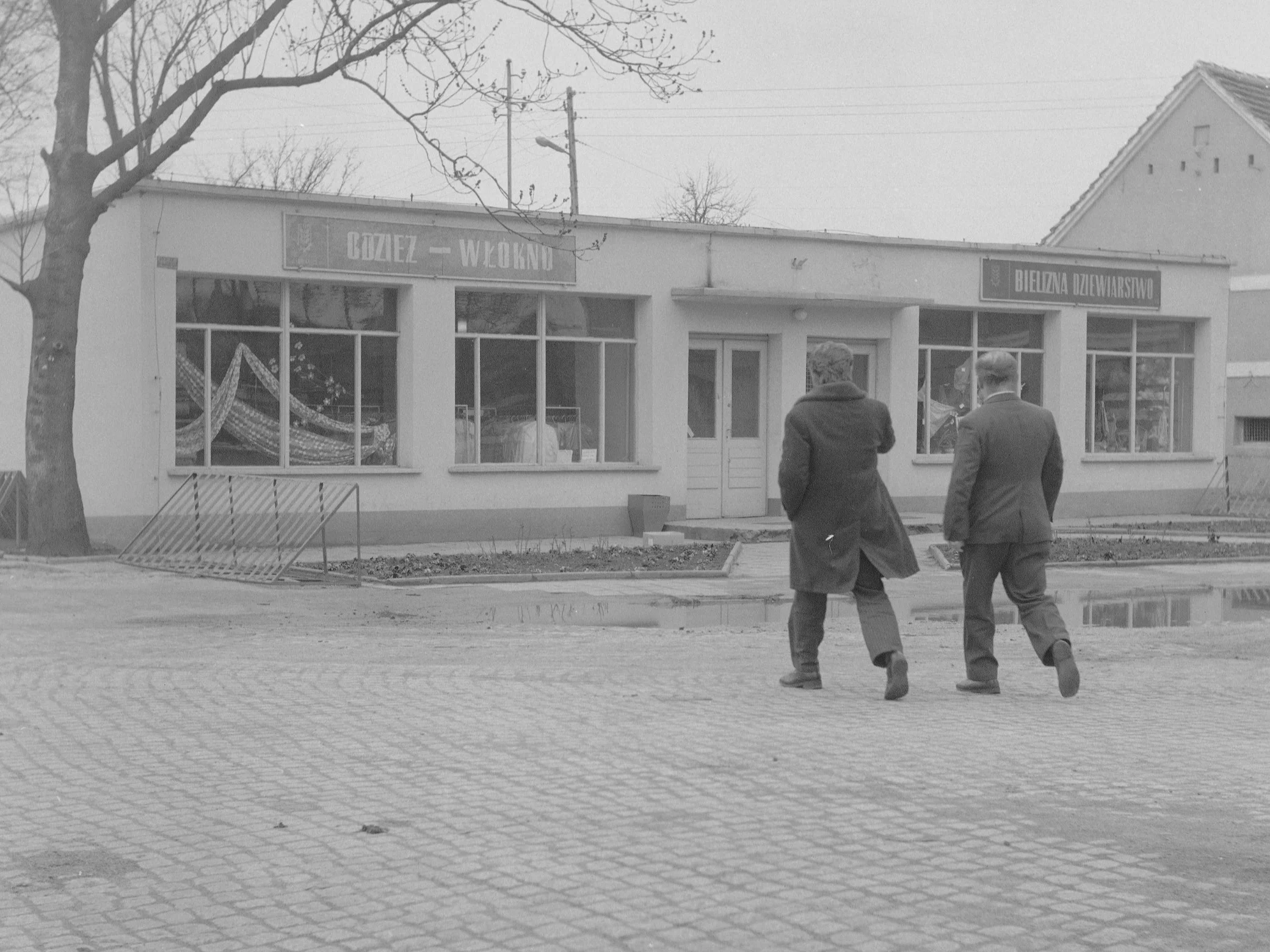10 pytań o czasy PRL-u. W pytaniu 4. zaczynają się schody