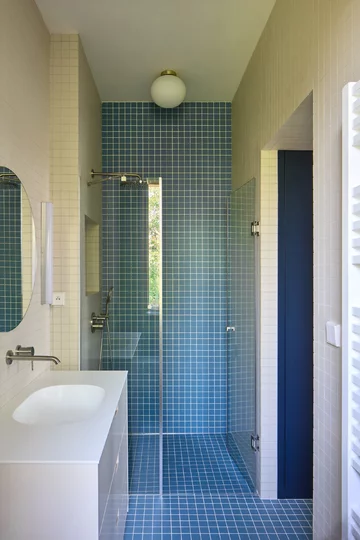 Renowacja willi z lat 30. w Pradze. Projekt Atelier Hajný 