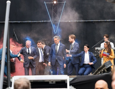 Miniatura: Tusk wyprowadzony przez ochronę....