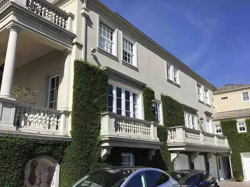 Dom sprzedany przez Elona Muska w Bel Air w Los Angeles 