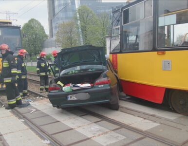 Miniatura: Auto zderzyło się z tramwajem. Kierowca...