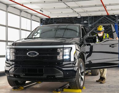 Miniatura: Ford wstrzymuje dostawy swoich elektryków....