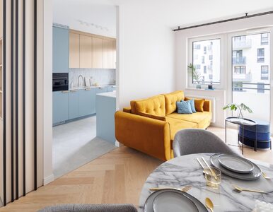 Miniatura: Małe mieszkanie w bloku z błękitną kuchnią...