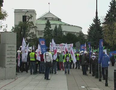 Miniatura: Górnicy demonstrowali pod Sejmem podczas...