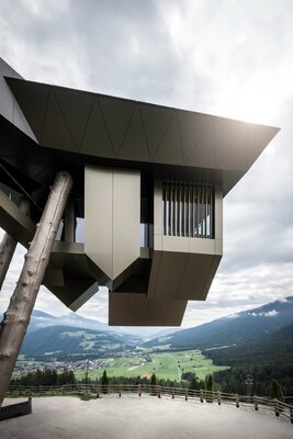 Miniatura: Hub of huts. proj. noa* network of...