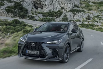 Nowy Lexus NX 450h+ 