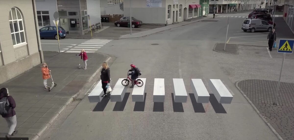 Przejście dla pieszych, które powstaje w Ísafjörður w Islandii 