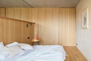 Mieszkanie z niebieską kuchnią, projekt Iva Hajkova Studio