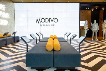 W&nbsp;salonie MODIVO do&nbsp;przeglądania produkt&oacute;w służą tablety