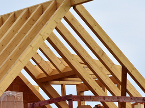 To zauważalny trend. Budujemy coraz mniejsze domy na coraz mniejszych...