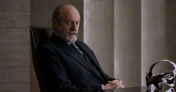 Liam Cunningham jako Thomas Wade w&nbsp;serialu &bdquo;Problem trzech ciał&rdquo;