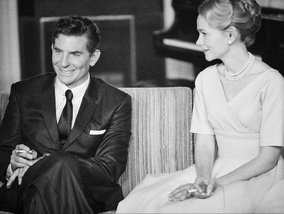 Bradley Cooper nie do poznania jako Leonard Bernstein. Mamy fotki z...