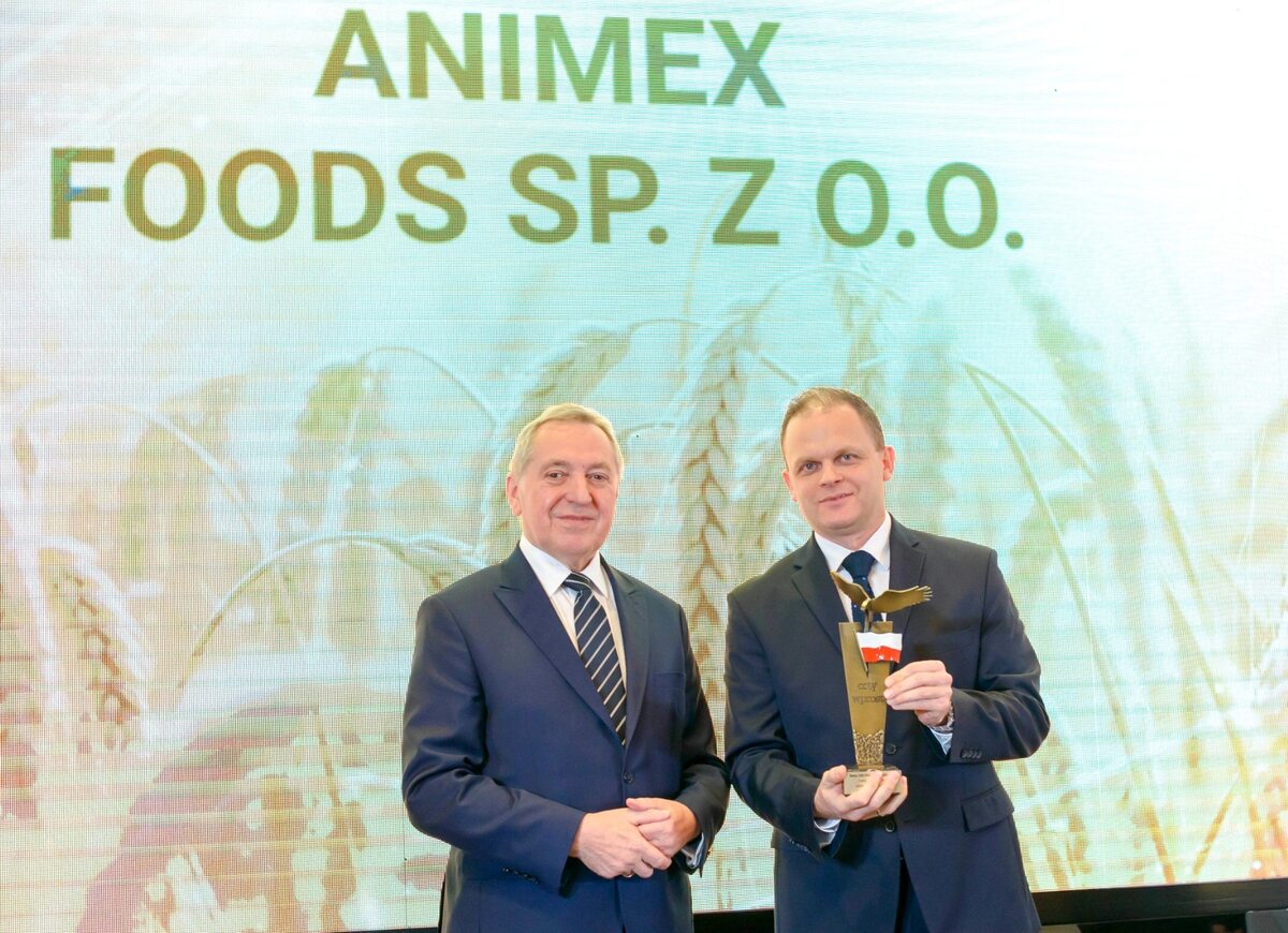 Minister rolnictwa i rozwoju wsi Henryk Kowalczyk i Łukasz Dominiak, dyrektor ds. Public i Government Relations Animex Foods 