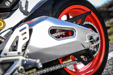 Aprilia Tuono V4 1100 Factory