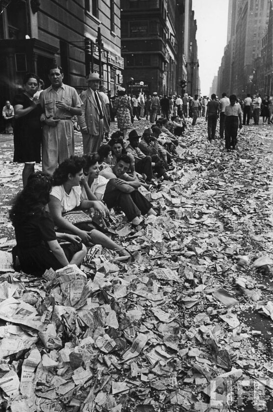 Marsz po ogłoszeniu kapitulacji Japonii. Nowy Jork, 14 września 1945 r.