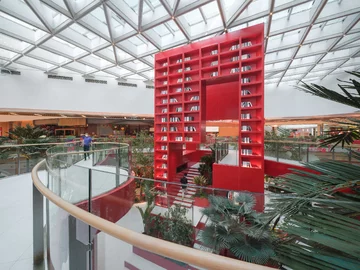 Atrium centrum handlowego w Qingdao zaprojektowane przez CLOU architects na wzór miasta przyszłości v2com, 3565-14, CLOU architects