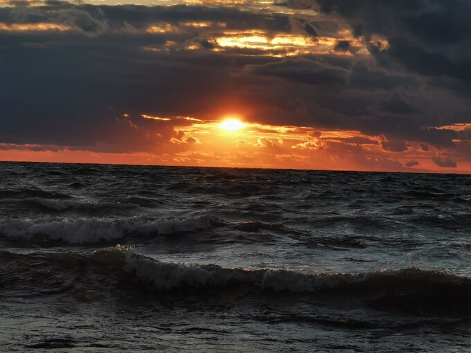 Zachód słońca na morzu