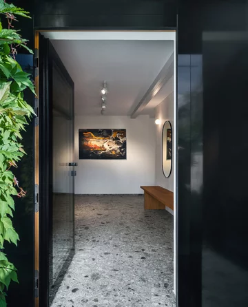 Remont domu kostki z lat 50. XX wieku, projekt Mimosa Architects 