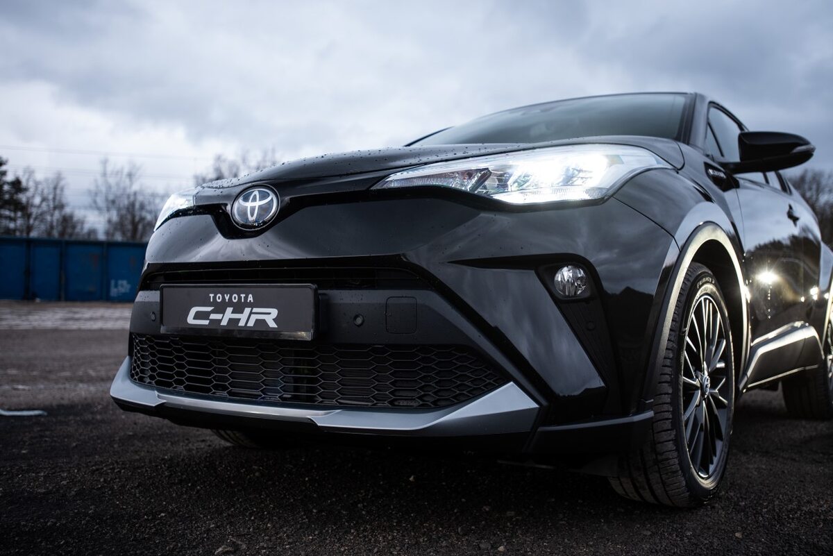 Toyota C-HR Hybrid Black Edition 
