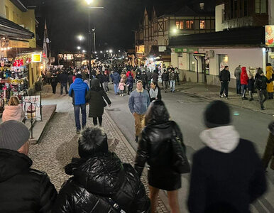 Tłumy powitały Nowy Rok w Karpaczu. Turystów nie odstraszyły ceny