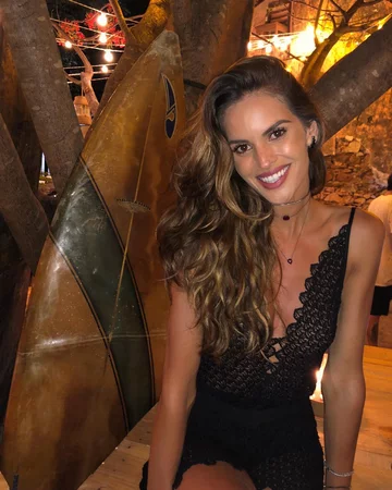 Izabel Goulart 