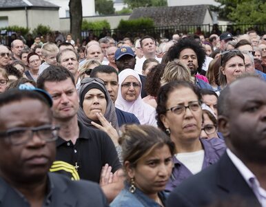 Miniatura: Francja: Tłumy na pogrzebie księdza...