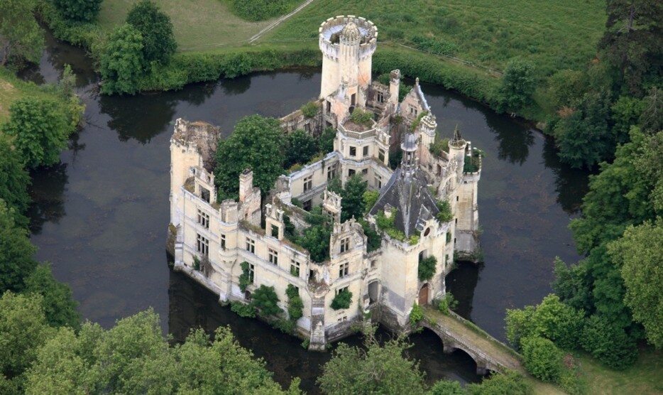 Château de la Mothe-Chandeniers, Francja (fot. epicdash.com)