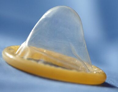 Miniatura: Watykan pisze podręcznik o prezerwatywach