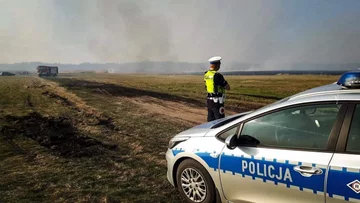 Policyjne zdjęcie z akcji gaśniczek w Biebrzańskim Parku Narodowym 