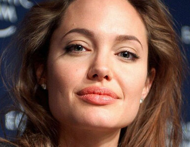 Miniatura: Angelina Jolie w obozie dla uchodźców