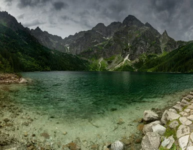 Miniatura: Chcieli przenocować nad Morskim Okiem....