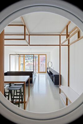 Miniatura: Małe mieszkanie, projekt Mjölk architekti