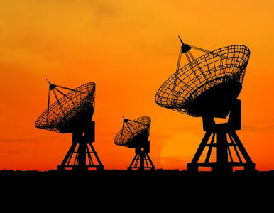 Miniatura: Tajemniczy sygnał radiowy sprzed miliardów...