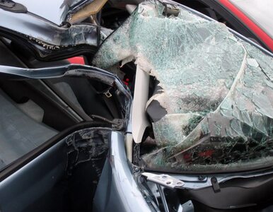 Zderzenie czołowe samochodów osobowych. 4 osoby ranne