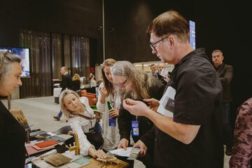 Podczas tegorocznej edycji 4 Design Days, na naszym stoisku przyjrzeliśmy się uważniej temu zagadnieniu, dzięki warsztatom przeprowadzonym przez manager wrocławskiego działu projektowego Ewą Ostaszewską i architektkę wnętrz Joannę Rabiej z Decoroom 