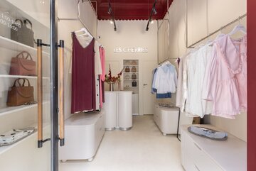 Minimalizm z nutą romantyzmu. Projekt wnętrz butiku Les Cherries
autorstwa WZ Studio 