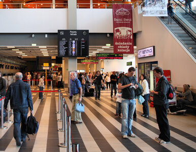 Miniatura: Paszport tymczasowy na czwartym lotnisku w...