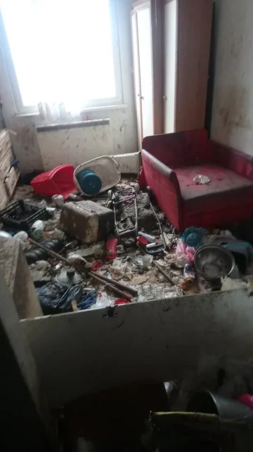 Zaniedbanie mieszkanie, w którym zamknięte było 10 psów 