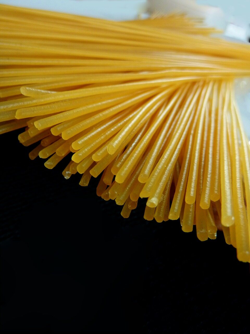 Wymień składniki spaghetti bolognese.