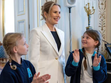 Marta Nawrocka podczas warsztatów z okazji Dnia Flagi 